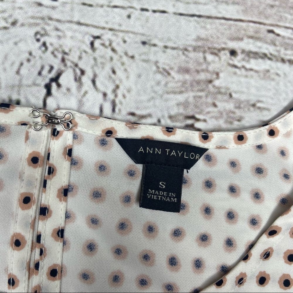 Ann Taylor Daisy Tiered Ruffle Hem Blouse Size S - Picture 7 of 11